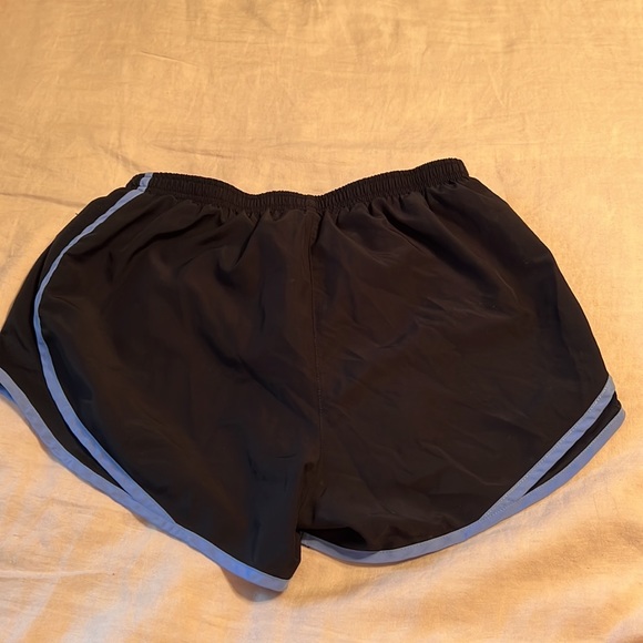 Nike Running Shorts - Picture 5 of 5